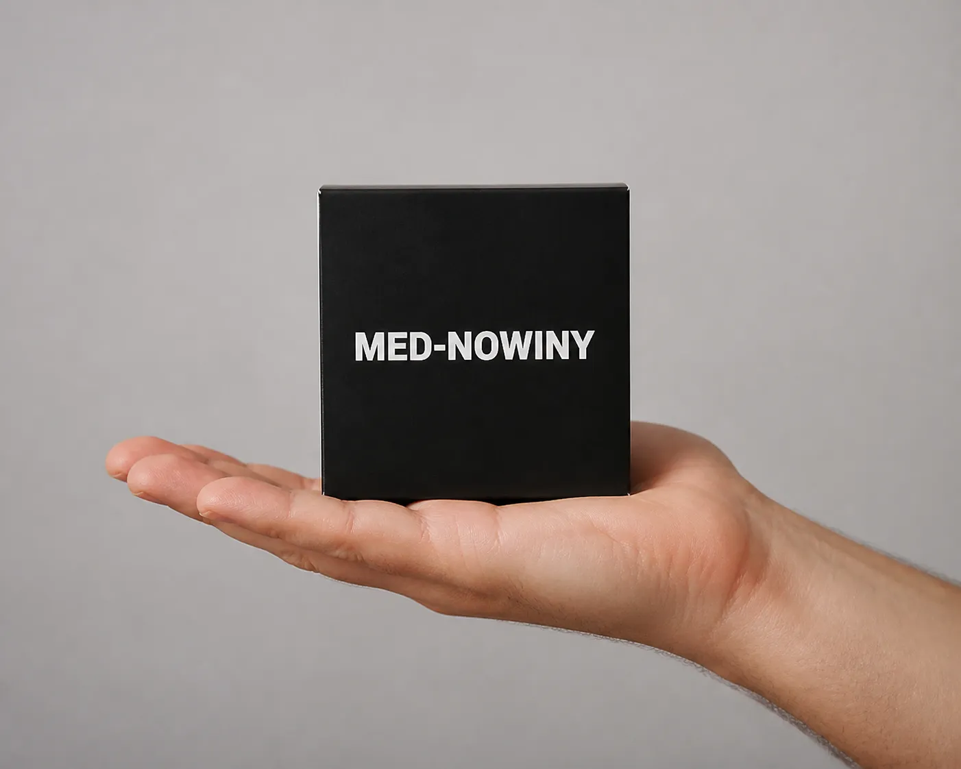 Presuren — opakowanie w dłoni